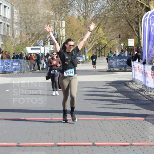 12.04.2026 - 45. Internationalen Wilhelmsburger Insellauf Strokosch-Dieckow http://msf.ph/oto/9474565 12.04.2026 11:31:34 Ziel 2524 meine-sportfotos.de