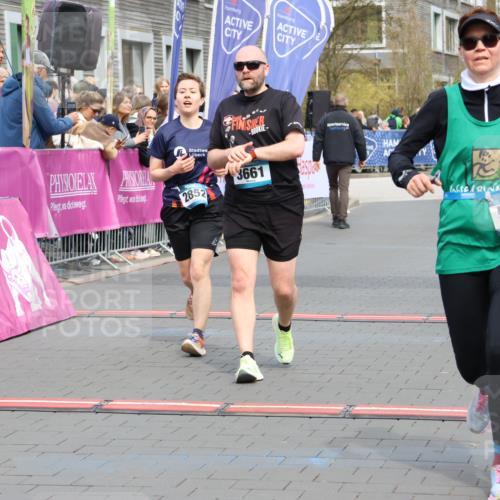 12.04.2026 - 45. Internationalen Wilhelmsburger Insellauf Strokosch-Dieckow http://msf.ph/oto/9474577 12.04.2026 12:54:50 Ziel 5630, 5858, 3661, 2852, 2085 meine-sportfotos.de