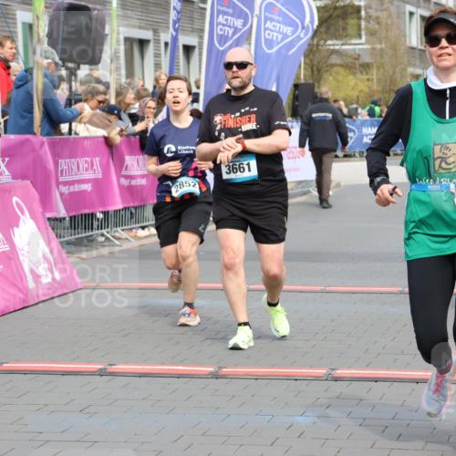 12.04.2026 - 45. Internationalen Wilhelmsburger Insellauf Strokosch-Dieckow http://msf.ph/oto/9474588 12.04.2026 12:54:51 Ziel 5630, 5858, 3661, 2852, 2085 meine-sportfotos.de