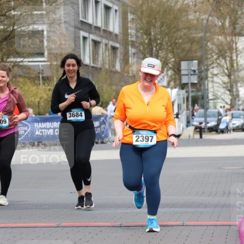 12.04.2026 - 45. Internationalen Wilhelmsburger Insellauf Strokosch-Dieckow http://msf.ph/oto/9474626 12.04.2026 13:32:56 Ziel 2397, 3684, 2909 meine-sportfotos.de