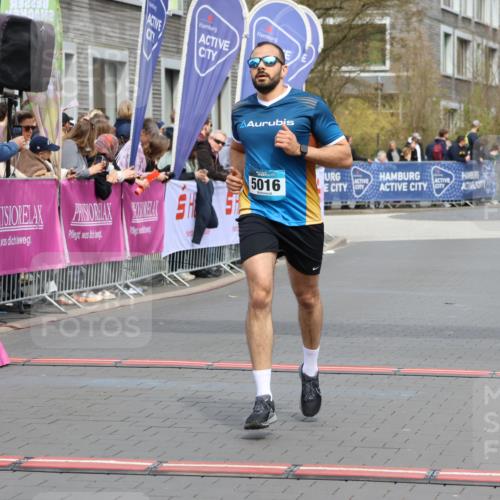 12.04.2026 - 45. Internationalen Wilhelmsburger Insellauf Strokosch-Dieckow http://msf.ph/oto/9474634 12.04.2026 12:54:57 Ziel 5016 meine-sportfotos.de