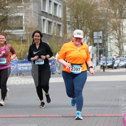 12.04.2026 - 45. Internationalen Wilhelmsburger Insellauf Strokosch-Dieckow http://msf.ph/oto/9474641 12.04.2026 13:32:56 Ziel 2397, 3684, 2909 meine-sportfotos.de