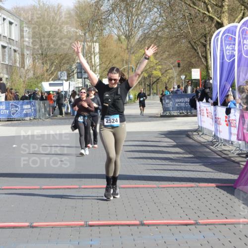12.04.2026 - 45. Internationalen Wilhelmsburger Insellauf Strokosch-Dieckow http://msf.ph/oto/9474664 12.04.2026 11:31:34 Ziel 2524 meine-sportfotos.de
