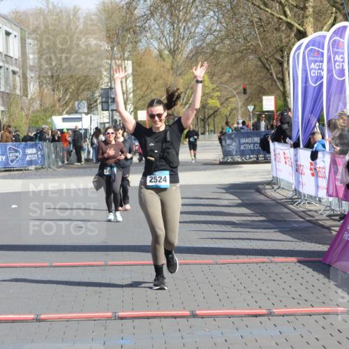 12.04.2026 - 45. Internationalen Wilhelmsburger Insellauf Strokosch-Dieckow http://msf.ph/oto/9474719 12.04.2026 11:31:34 Ziel 2524 meine-sportfotos.de