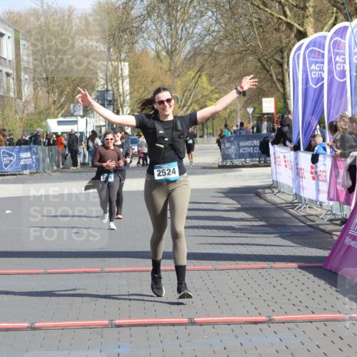 12.04.2026 - 45. Internationalen Wilhelmsburger Insellauf Strokosch-Dieckow http://msf.ph/oto/9474756 12.04.2026 11:31:34 Ziel 2524 meine-sportfotos.de