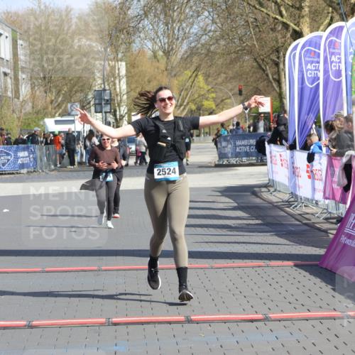 12.04.2026 - 45. Internationalen Wilhelmsburger Insellauf Strokosch-Dieckow http://msf.ph/oto/9474769 12.04.2026 11:31:35 Ziel 2524 meine-sportfotos.de