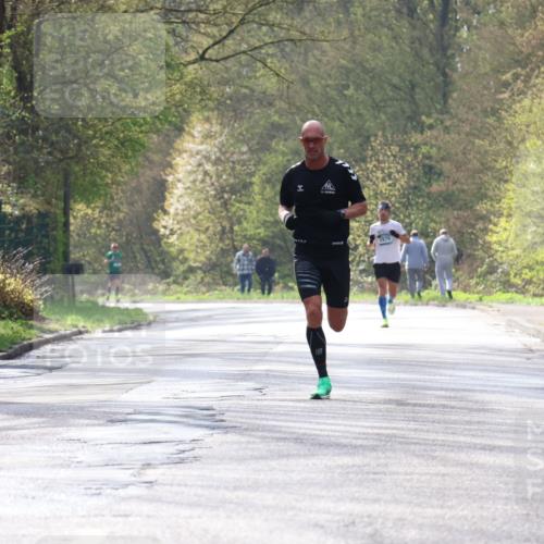 12.04.2026 - 45. Internationalen Wilhelmsburger Insellauf Yannick Fuchs http://msf.ph/oto/9474802 12.04.2026 10:07:08 Laufen 2970 meine-sportfotos.de