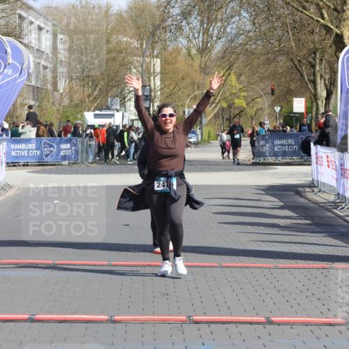 12.04.2026 - 45. Internationalen Wilhelmsburger Insellauf Strokosch-Dieckow http://msf.ph/oto/9474877 12.04.2026 11:31:39 Ziel 2475, 2279 meine-sportfotos.de
