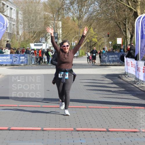 12.04.2026 - 45. Internationalen Wilhelmsburger Insellauf Strokosch-Dieckow http://msf.ph/oto/9474930 12.04.2026 11:31:39 Ziel 2475, 2279 meine-sportfotos.de
