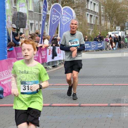 12.04.2026 - 45. Internationalen Wilhelmsburger Insellauf Strokosch-Dieckow http://msf.ph/oto/9474983 12.04.2026 12:55:16 Ziel 3163, 4472, 5478 meine-sportfotos.de