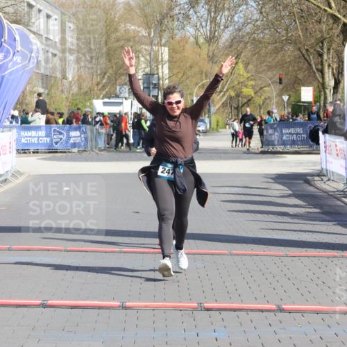 12.04.2026 - 45. Internationalen Wilhelmsburger Insellauf Strokosch-Dieckow http://msf.ph/oto/9474991 12.04.2026 11:31:39 Ziel 2475, 2279 meine-sportfotos.de