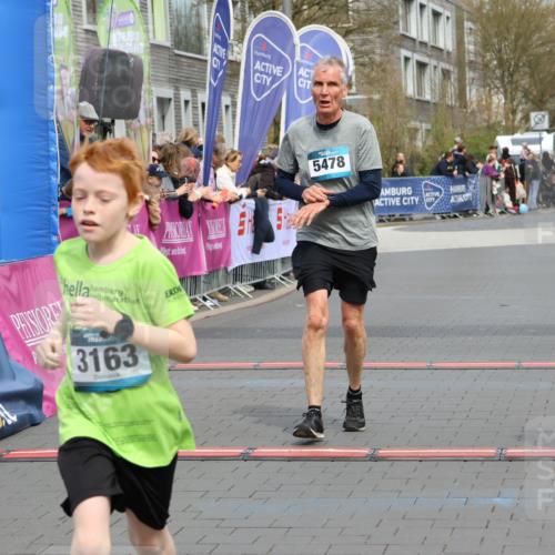 12.04.2026 - 45. Internationalen Wilhelmsburger Insellauf Strokosch-Dieckow http://msf.ph/oto/9475007 12.04.2026 12:55:16 Ziel 3163, 4472, 5478 meine-sportfotos.de