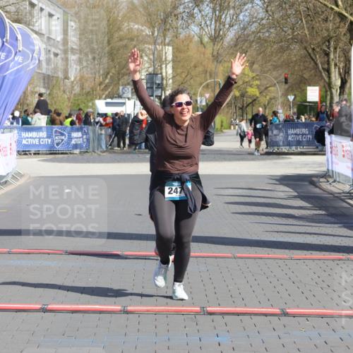 12.04.2026 - 45. Internationalen Wilhelmsburger Insellauf Strokosch-Dieckow http://msf.ph/oto/9475116 12.04.2026 11:31:40 Ziel 2475, 2279 meine-sportfotos.de