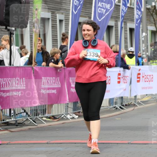 12.04.2026 - 45. Internationalen Wilhelmsburger Insellauf Strokosch-Dieckow http://msf.ph/oto/9475133 12.04.2026 13:32:38 Ziel 2587, 2339, 4462 meine-sportfotos.de