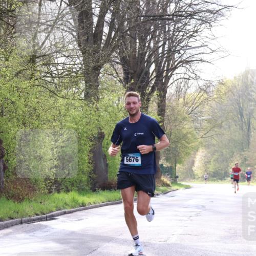 12.04.2026 - 45. Internationalen Wilhelmsburger Insellauf Yannick Fuchs http://msf.ph/oto/9475159 12.04.2026 10:08:08 Laufen 5676 meine-sportfotos.de