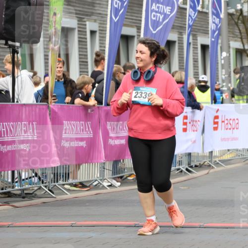 12.04.2026 - 45. Internationalen Wilhelmsburger Insellauf Strokosch-Dieckow http://msf.ph/oto/9475171 12.04.2026 13:32:38 Ziel 2587, 2339, 4462 meine-sportfotos.de