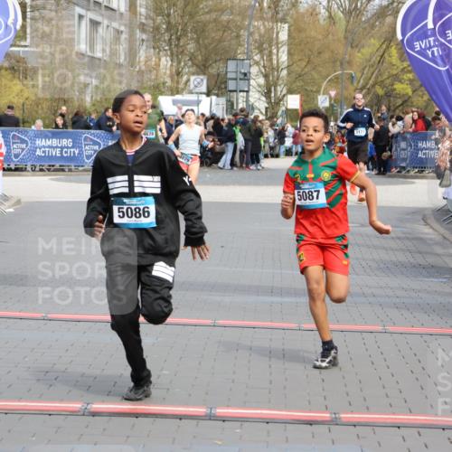 12.04.2026 - 45. Internationalen Wilhelmsburger Insellauf Strokosch-Dieckow http://msf.ph/oto/9475250 12.04.2026 12:55:34 Ziel 3411, 4041, 5086, 5087 meine-sportfotos.de