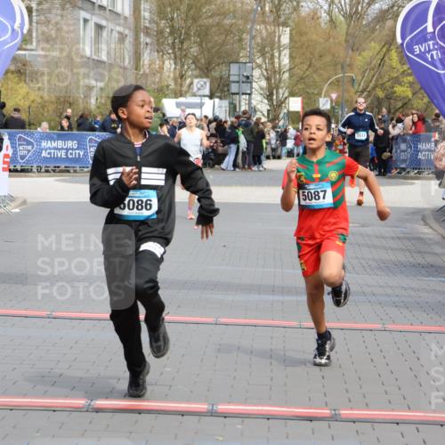 12.04.2026 - 45. Internationalen Wilhelmsburger Insellauf Strokosch-Dieckow http://msf.ph/oto/9475260 12.04.2026 12:55:34 Ziel 3411, 4041, 5086, 5087 meine-sportfotos.de