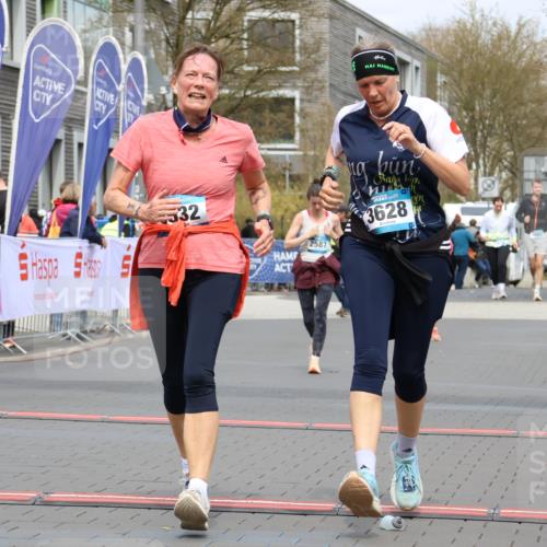 12.04.2026 - 45. Internationalen Wilhelmsburger Insellauf Strokosch-Dieckow http://msf.ph/oto/9475262 12.04.2026 13:32:32 Ziel 2792, 3632, 3628, 2587 meine-sportfotos.de
