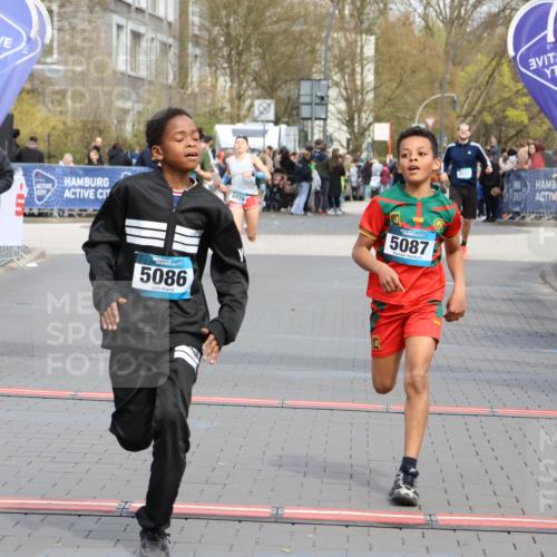 12.04.2026 - 45. Internationalen Wilhelmsburger Insellauf Strokosch-Dieckow http://msf.ph/oto/9475296 12.04.2026 12:55:35 Ziel 3411, 4041, 5086, 5087, 4079, 4678 meine-sportfotos.de