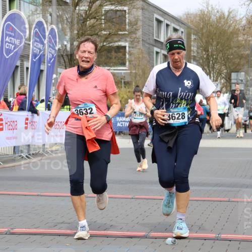 12.04.2026 - 45. Internationalen Wilhelmsburger Insellauf Strokosch-Dieckow http://msf.ph/oto/9475312 12.04.2026 13:32:31 Ziel 2792, 3632, 3628 meine-sportfotos.de
