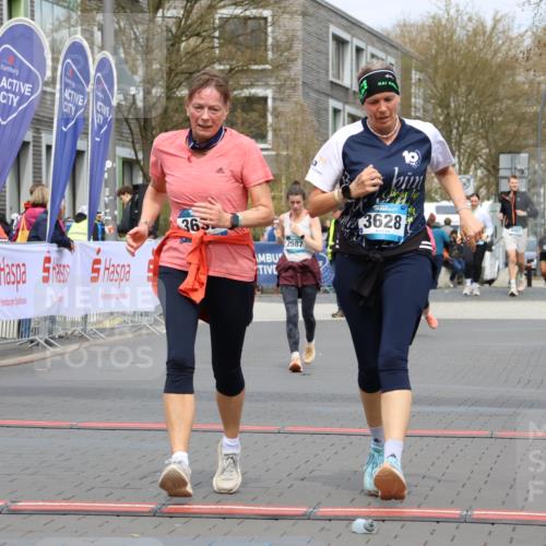 12.04.2026 - 45. Internationalen Wilhelmsburger Insellauf Strokosch-Dieckow http://msf.ph/oto/9475356 12.04.2026 13:32:31 Ziel 2792, 3632, 3628 meine-sportfotos.de