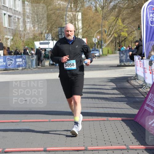 12.04.2026 - 45. Internationalen Wilhelmsburger Insellauf Strokosch-Dieckow http://msf.ph/oto/9475382 12.04.2026 11:31:57 Ziel 3058 meine-sportfotos.de