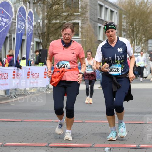 12.04.2026 - 45. Internationalen Wilhelmsburger Insellauf Strokosch-Dieckow http://msf.ph/oto/9475383 12.04.2026 13:32:31 Ziel 2792, 3632, 3628 meine-sportfotos.de