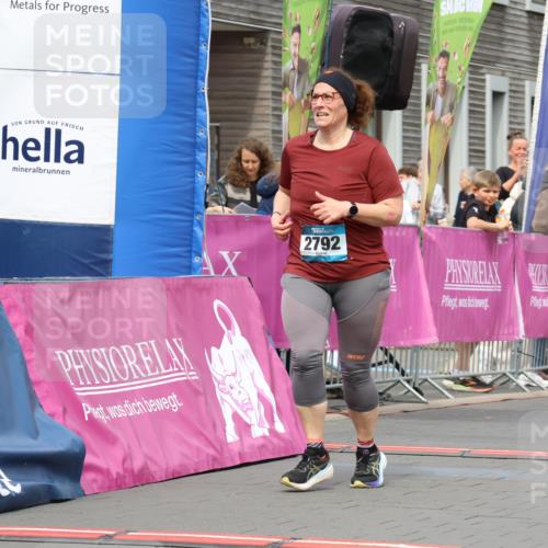 12.04.2026 - 45. Internationalen Wilhelmsburger Insellauf Strokosch-Dieckow http://msf.ph/oto/9475398 12.04.2026 13:32:30 Ziel 2792, 3632, 3628 meine-sportfotos.de
