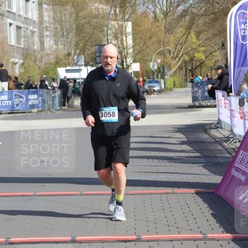 12.04.2026 - 45. Internationalen Wilhelmsburger Insellauf Strokosch-Dieckow http://msf.ph/oto/9475403 12.04.2026 11:31:58 Ziel 3058 meine-sportfotos.de
