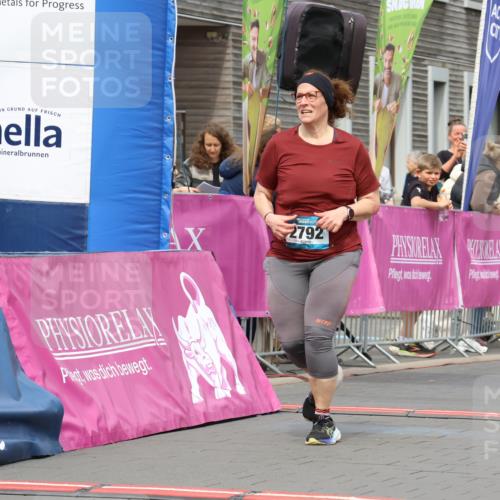 12.04.2026 - 45. Internationalen Wilhelmsburger Insellauf Strokosch-Dieckow http://msf.ph/oto/9475430 12.04.2026 13:32:30 Ziel 2792, 3632, 3628 meine-sportfotos.de