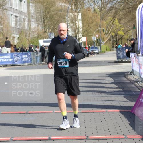 12.04.2026 - 45. Internationalen Wilhelmsburger Insellauf Strokosch-Dieckow http://msf.ph/oto/9475431 12.04.2026 11:31:58 Ziel 3058 meine-sportfotos.de