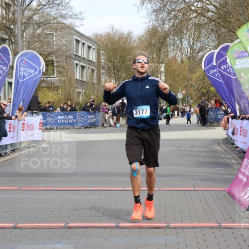 12.04.2026 - 45. Internationalen Wilhelmsburger Insellauf Strokosch-Dieckow http://msf.ph/oto/9475445 12.04.2026 12:55:42 Ziel 4079, 4678, 3177 meine-sportfotos.de