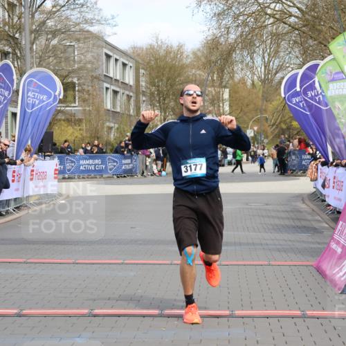 12.04.2026 - 45. Internationalen Wilhelmsburger Insellauf Strokosch-Dieckow http://msf.ph/oto/9475489 12.04.2026 12:55:42 Ziel 4079, 4678, 3177 meine-sportfotos.de