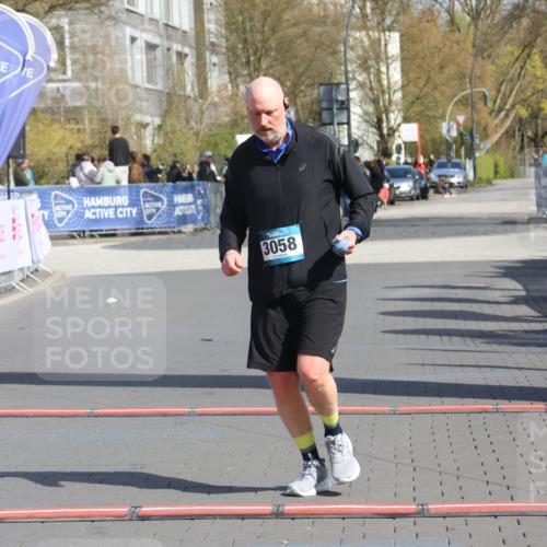 12.04.2026 - 45. Internationalen Wilhelmsburger Insellauf Strokosch-Dieckow http://msf.ph/oto/9475499 12.04.2026 11:31:58 Ziel 3058 meine-sportfotos.de