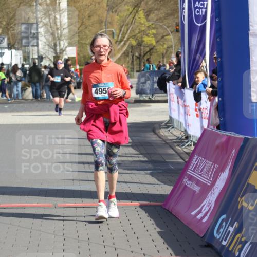 12.04.2026 - 45. Internationalen Wilhelmsburger Insellauf Strokosch-Dieckow http://msf.ph/oto/9475523 12.04.2026 11:32:54 Ziel 4950 meine-sportfotos.de