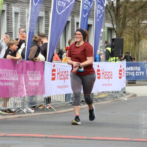 12.04.2026 - 45. Internationalen Wilhelmsburger Insellauf Strokosch-Dieckow http://msf.ph/oto/9475531 12.04.2026 13:32:27 Ziel 2792, 3632, 3628 meine-sportfotos.de