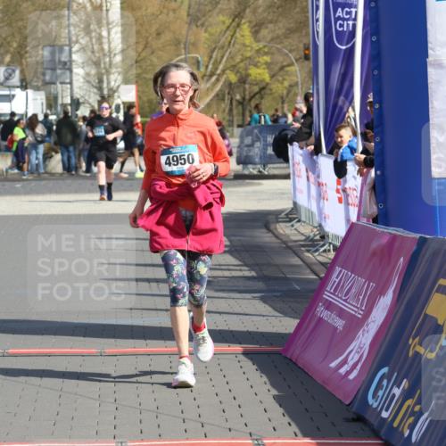 12.04.2026 - 45. Internationalen Wilhelmsburger Insellauf Strokosch-Dieckow http://msf.ph/oto/9475545 12.04.2026 11:32:54 Ziel 4950 meine-sportfotos.de