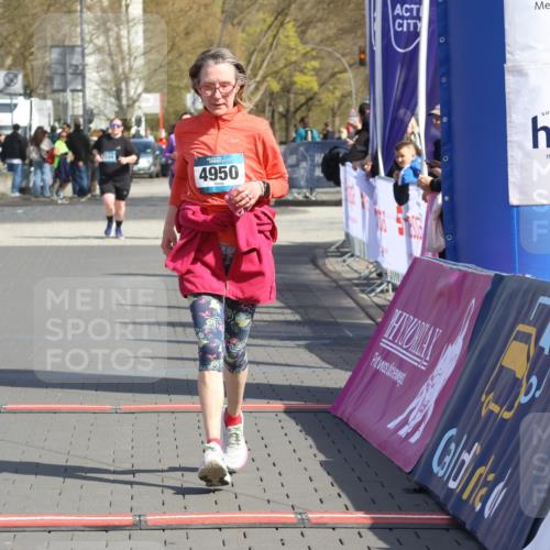 12.04.2026 - 45. Internationalen Wilhelmsburger Insellauf Strokosch-Dieckow http://msf.ph/oto/9475557 12.04.2026 11:32:55 Ziel 4950 meine-sportfotos.de