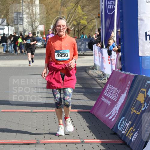 12.04.2026 - 45. Internationalen Wilhelmsburger Insellauf Strokosch-Dieckow http://msf.ph/oto/9475597 12.04.2026 11:32:55 Ziel 4950 meine-sportfotos.de
