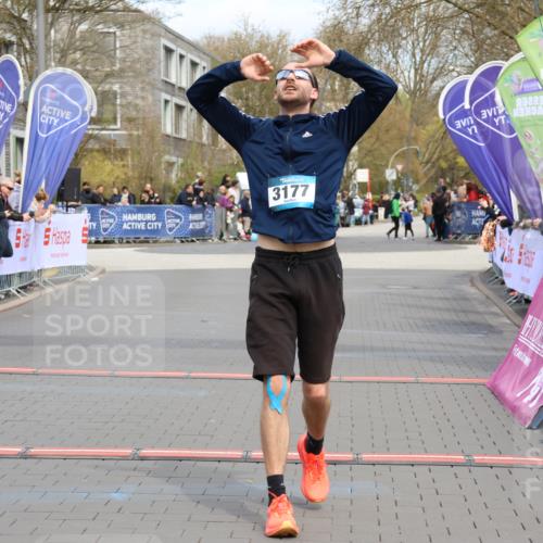 12.04.2026 - 45. Internationalen Wilhelmsburger Insellauf Strokosch-Dieckow http://msf.ph/oto/9475615 12.04.2026 12:55:43 Ziel 4079, 4678, 3177 meine-sportfotos.de