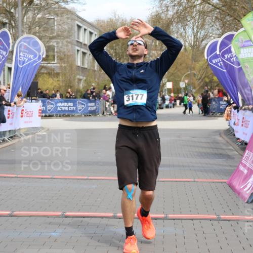 12.04.2026 - 45. Internationalen Wilhelmsburger Insellauf Strokosch-Dieckow http://msf.ph/oto/9475627 12.04.2026 12:55:43 Ziel 4079, 4678, 3177 meine-sportfotos.de