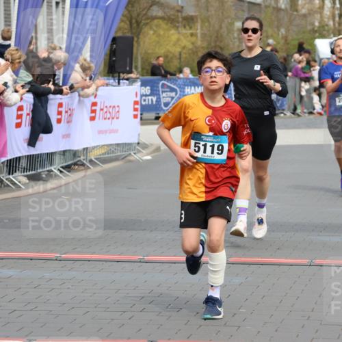 12.04.2026 - 45. Internationalen Wilhelmsburger Insellauf Strokosch-Dieckow http://msf.ph/oto/9475685 12.04.2026 12:55:50 Ziel 5119, 2737, 2820 meine-sportfotos.de