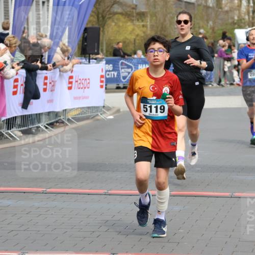 12.04.2026 - 45. Internationalen Wilhelmsburger Insellauf Strokosch-Dieckow http://msf.ph/oto/9475696 12.04.2026 12:55:50 Ziel 5119, 2737, 2820 meine-sportfotos.de