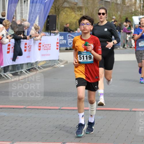12.04.2026 - 45. Internationalen Wilhelmsburger Insellauf Strokosch-Dieckow http://msf.ph/oto/9475705 12.04.2026 12:55:50 Ziel 5119, 2737, 2820 meine-sportfotos.de