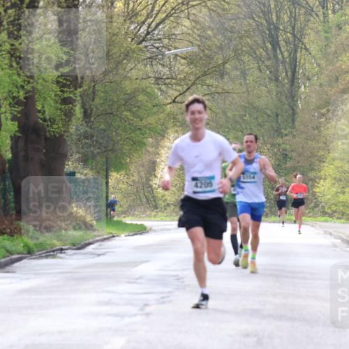 12.04.2026 - 45. Internationalen Wilhelmsburger Insellauf Yannick Fuchs http://msf.ph/oto/9475785 12.04.2026 10:09:26 Laufen 5554 meine-sportfotos.de