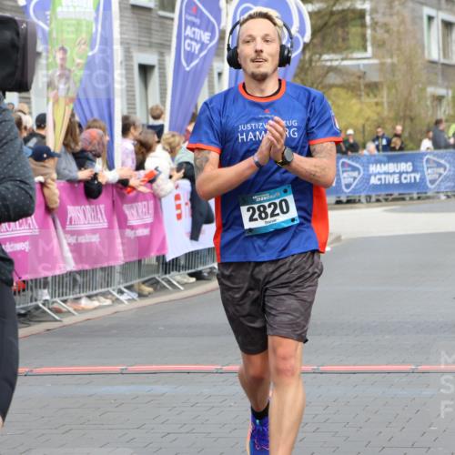 12.04.2026 - 45. Internationalen Wilhelmsburger Insellauf Strokosch-Dieckow http://msf.ph/oto/9475809 12.04.2026 12:55:55 Ziel 2737, 2820 meine-sportfotos.de