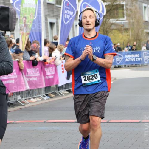 12.04.2026 - 45. Internationalen Wilhelmsburger Insellauf Strokosch-Dieckow http://msf.ph/oto/9475819 12.04.2026 12:55:55 Ziel 2737, 2820 meine-sportfotos.de
