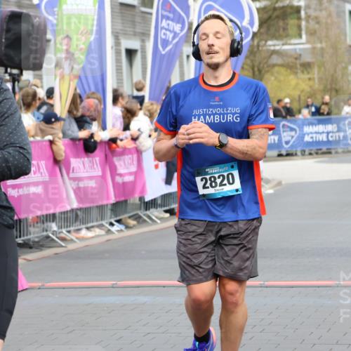 12.04.2026 - 45. Internationalen Wilhelmsburger Insellauf Strokosch-Dieckow http://msf.ph/oto/9475829 12.04.2026 12:55:55 Ziel 2737, 2820 meine-sportfotos.de
