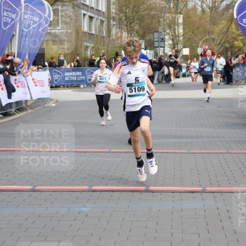 12.04.2026 - 45. Internationalen Wilhelmsburger Insellauf Strokosch-Dieckow http://msf.ph/oto/9475891 12.04.2026 12:56:04 Ziel 5109, 5361, 4811 meine-sportfotos.de